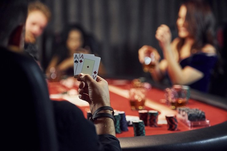 Studio live dealer blackjack di lucky spin dengan dealer profesional dan video HD